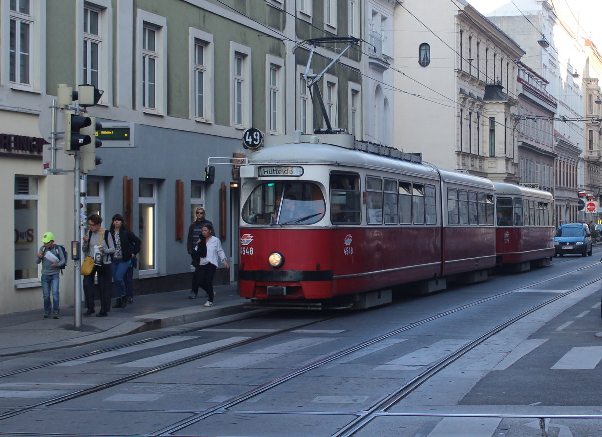 Wien Wiener Linien SL 49 (E1 4548 + c4 1372 (Bombardier-Rotax 1975 bzw. 1977)) VII, Neubau, Westbahnstraße (Hst. Westbahnstraße / Kaiserstraße) am 16. Oktober 2017.