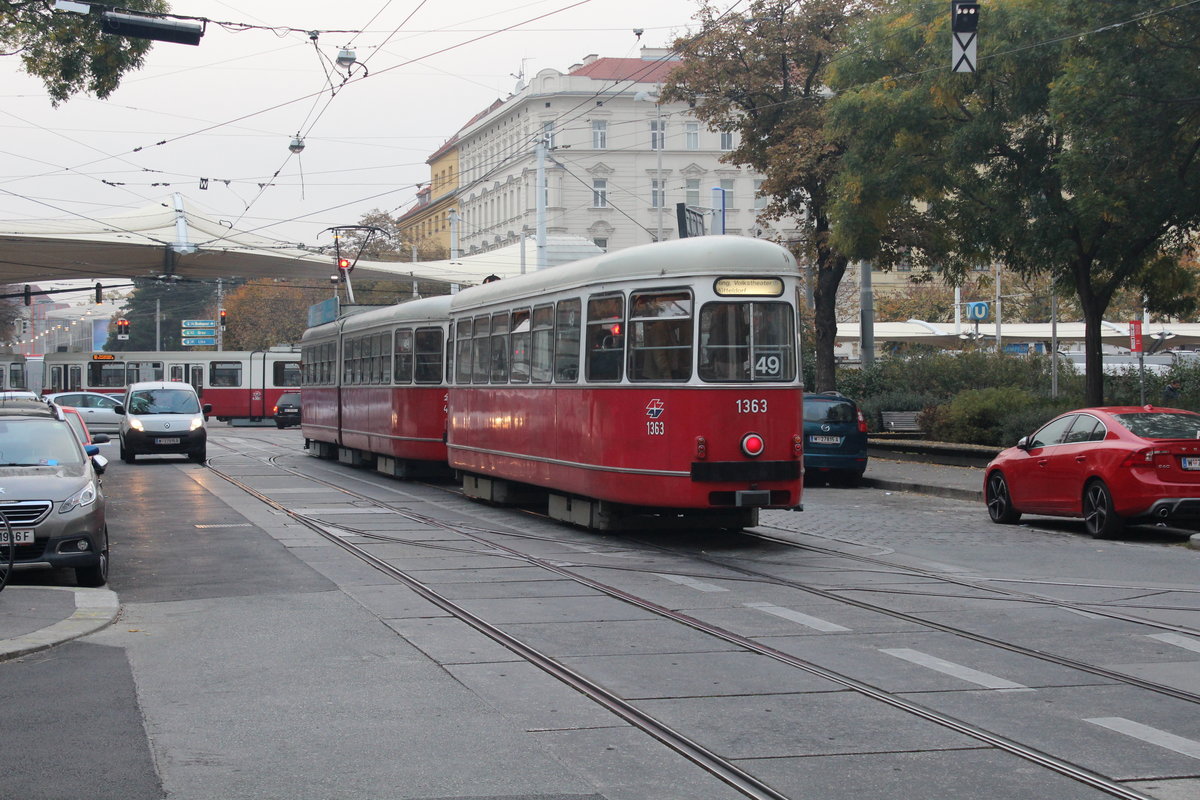 Wien Wiener Linien SL 49 (c3 1363 + E1 4539 (Bombardier-Rotax 1976 bzw. 1974)) VII, Neubau, Urban-Loritz-Platz / Neubaugürtel am 19. Oktober 2017.