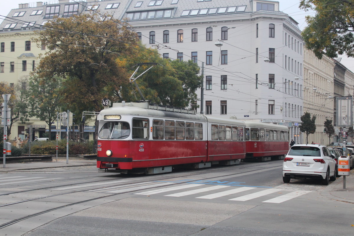 Wien Wiener Linien SL 49 (E1 4558 + c4 1367) VII, Neubau, Urban-Loritz-Platz / Neubaugürtel am 19. Oktober 2017.