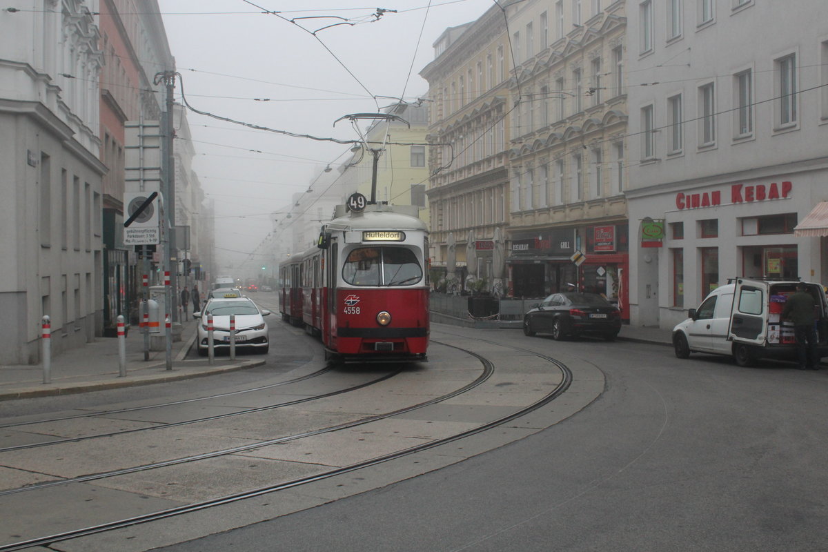 Wien Wiener Linien SL 49 (E1 4558 + c4 1367) XV, Rudolfsheim-Fünfhaus, Märzstraße / Huglgasse am 20. Oktober 2017.
