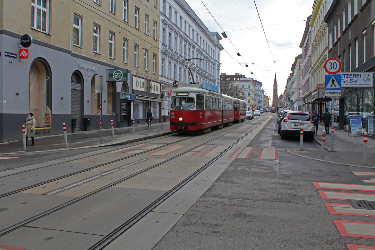 Wien Wiener Linien SL 49 (E1 4558 + c4 1373) XV, Rudolfsheim-Funfhaus, Märzstraße / Beingasse (Hst. Beingasse) am 16. März 2018.