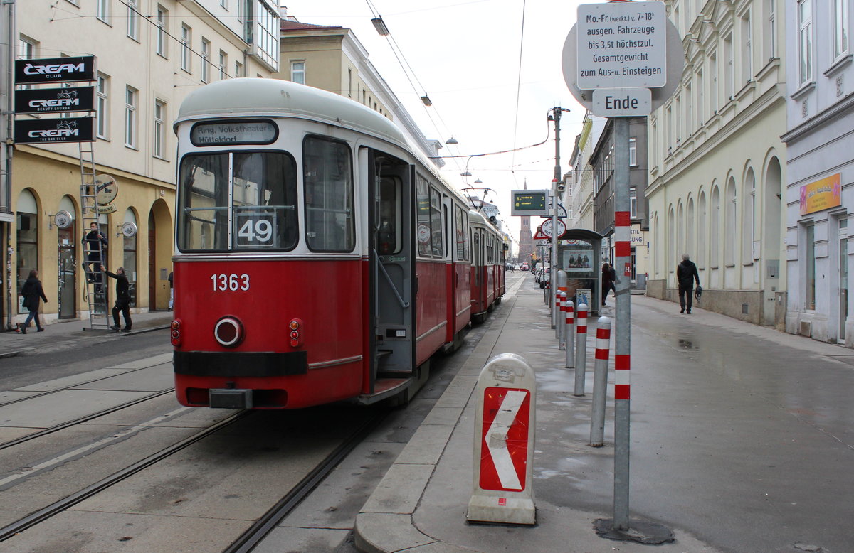 Wien Wiener Linien SL 49 (c4 1363 + E1 4538) XV, Rudolfsheim-Fünfhaus, Märzstraße / Beingasse (Hst. Beingasse) am 16. März 2018.