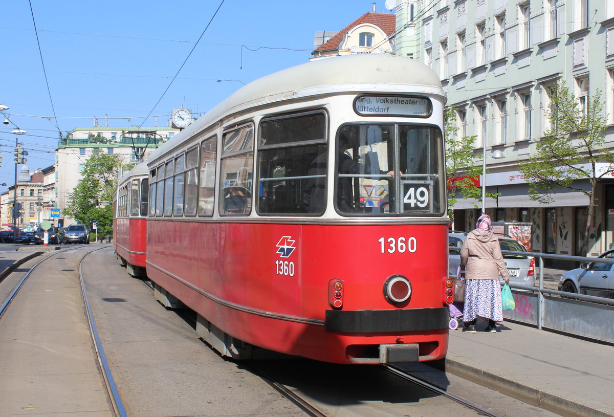 Wien Wiener Linien SL 49 (c4 1360 + E1 4558) XV, Rudolfsheim-Fünfhaus, Hütteldorfer Straße / Johnstraße (Hst. Johnstraße) am 19. April 2018.