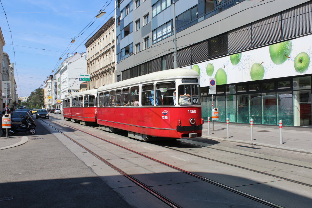 Wien Wiener Linien SL 49 (c4 1360 (Bombardier-Rotax, vorm. Lohnerwerke, 1976) + E1 4519 (Lohnerwerke 1973) XIV, Penzing, Breitensee, Hütteldorfer Straße am 30. Juli 2018.