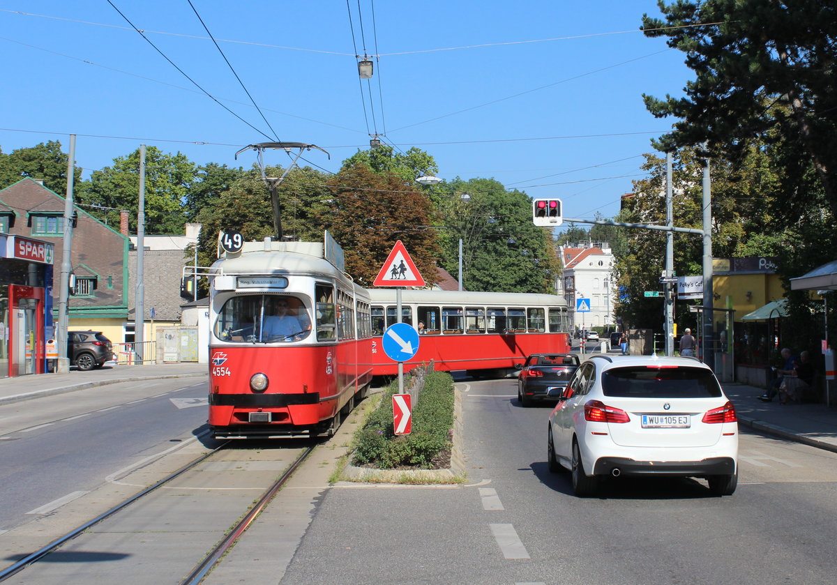 Wien Wiener Linien SL 49 (E1 4554 (Bombardier-Rotax 1976) + c4 1356 (Bombardier-Rotax 1976), XIV, Penzing, Hütteldorf, Linzer Straße / Bujattigasse am 31. Juli 2018.