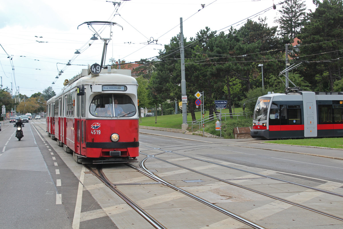 Wien Wiener Linien SL 49 (E1 4519 (Lohnerwerke 1973) + c4 1360 (Bombardier-Rotax, vormals Lohnerwerke, 1976) XIV, Penzing, Oberbaumgarten, Linzer Straße / Leon-Askin-Platz am 25. Juli 2018.