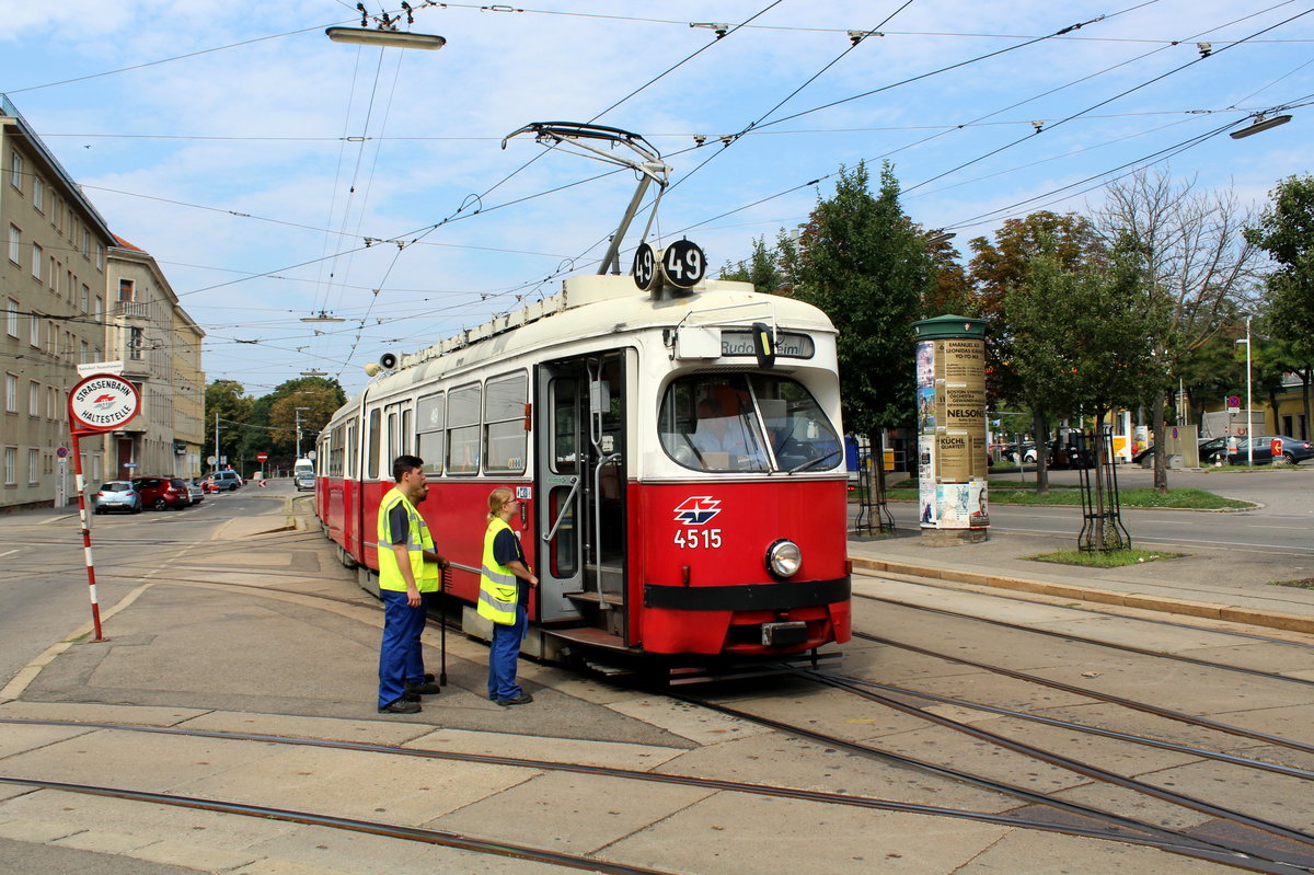 Wien Wiener Linien SL 49: Betriebsfahrt zum Straßenbahnbetriebsbahnhof Rudolfsheim: Am Vormittag des 2. August 2018 hat der E1 4515 den (Betriebs-)Bahnhof Rudolfsheim in der Mariahilfer Straße erreicht. - Die Lohnerwerke in Wien-Floridsdorf bauten 1972 den E1 4515.