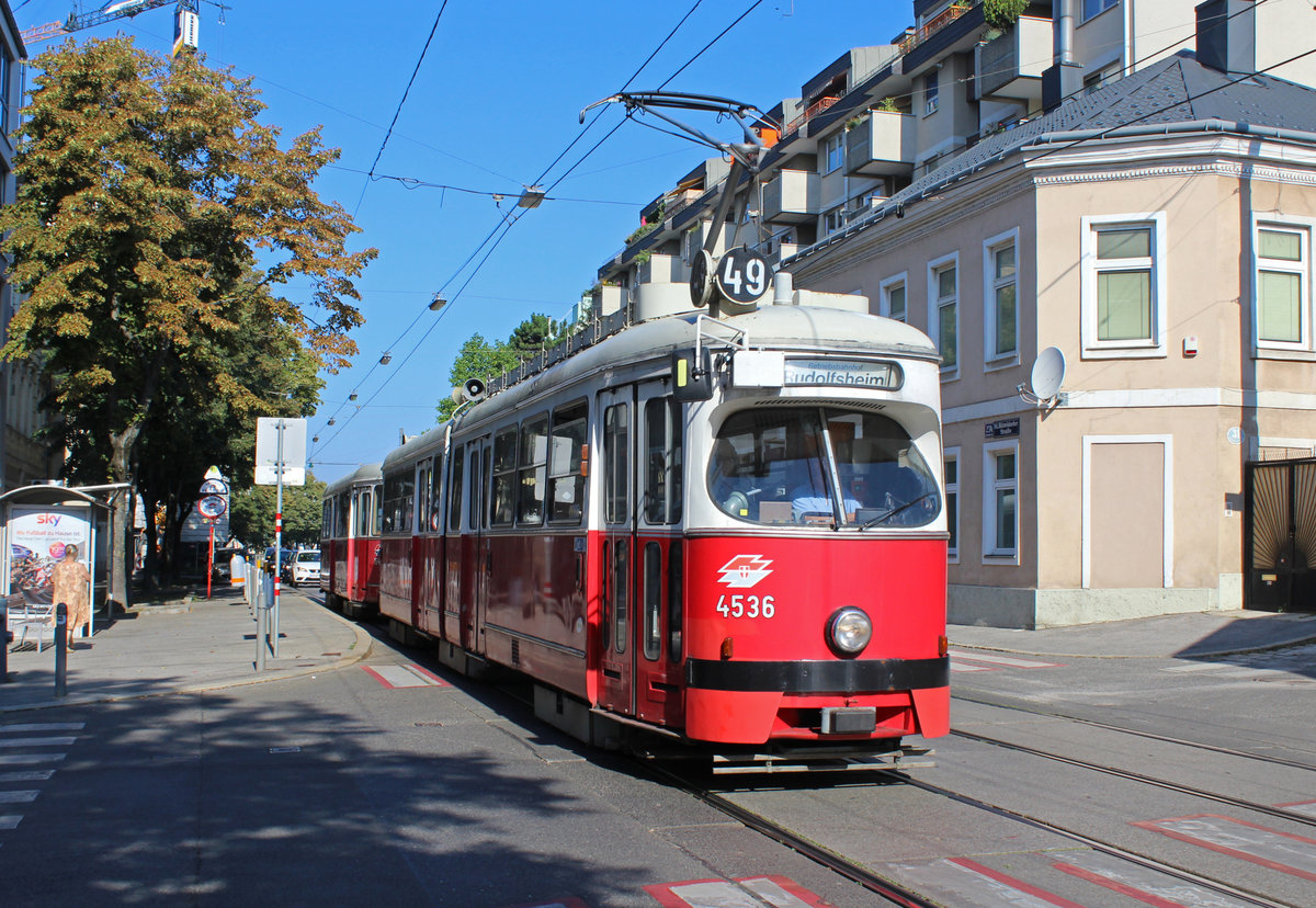 Wien Wiener Linien SL 49 (E1 4536 (Bombardier-Rotax 1974)) XIV, Penzing, Oberbaumgarten, Hütteldorfer Straße / Hochsatzengasse am 31. Juli 2018.