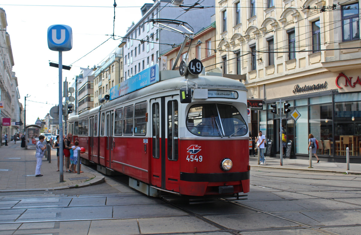 Wien Wiener Linien SL 49 (E1 4549 (Bombardier-Rotax 1975) + c4 1359 (Bombardier-Rotax 1976)) XIV, Penzing, Hütteldorfer Straße / Reinlgasse / Breitenseer Straße am 25. Juli 2018.