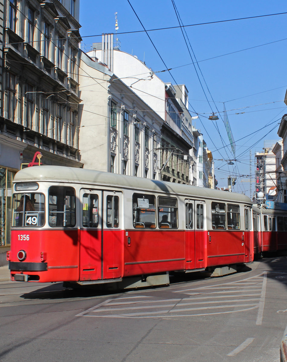 Wien Wiener Linien SL 49 (c4 1356 (Bombardier-Rotax, vorm. Lohnerwerke, 1976)) VII, Neubau, Neubaustraße am 16. Oktober 2018.
