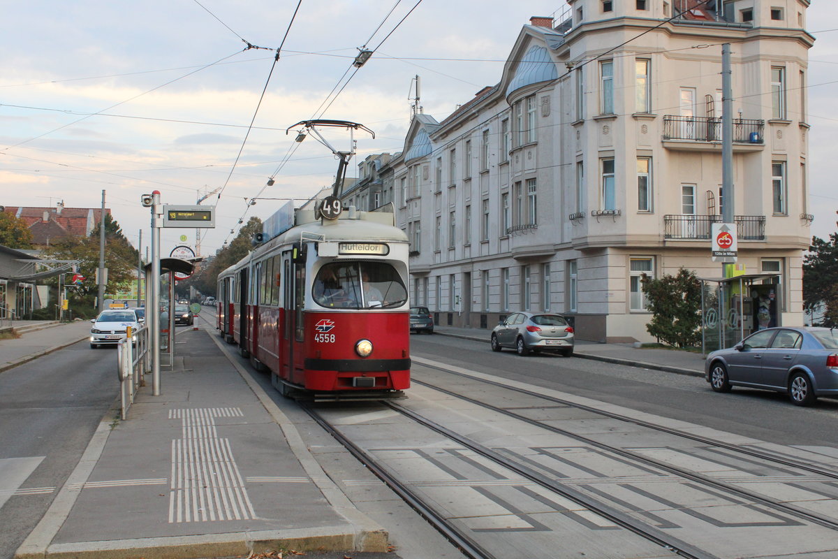 Wien Wiener Linien SL 49 (E1 4558 + c4 1351 (Beide Wagen: Bombardier-Rotax 1976)) XIV, Penzing, Oberbaumgarten, Hütteldorfer Straße / Linzer Straße (Hst. Baumgarten) am 17. Oktober 2018.