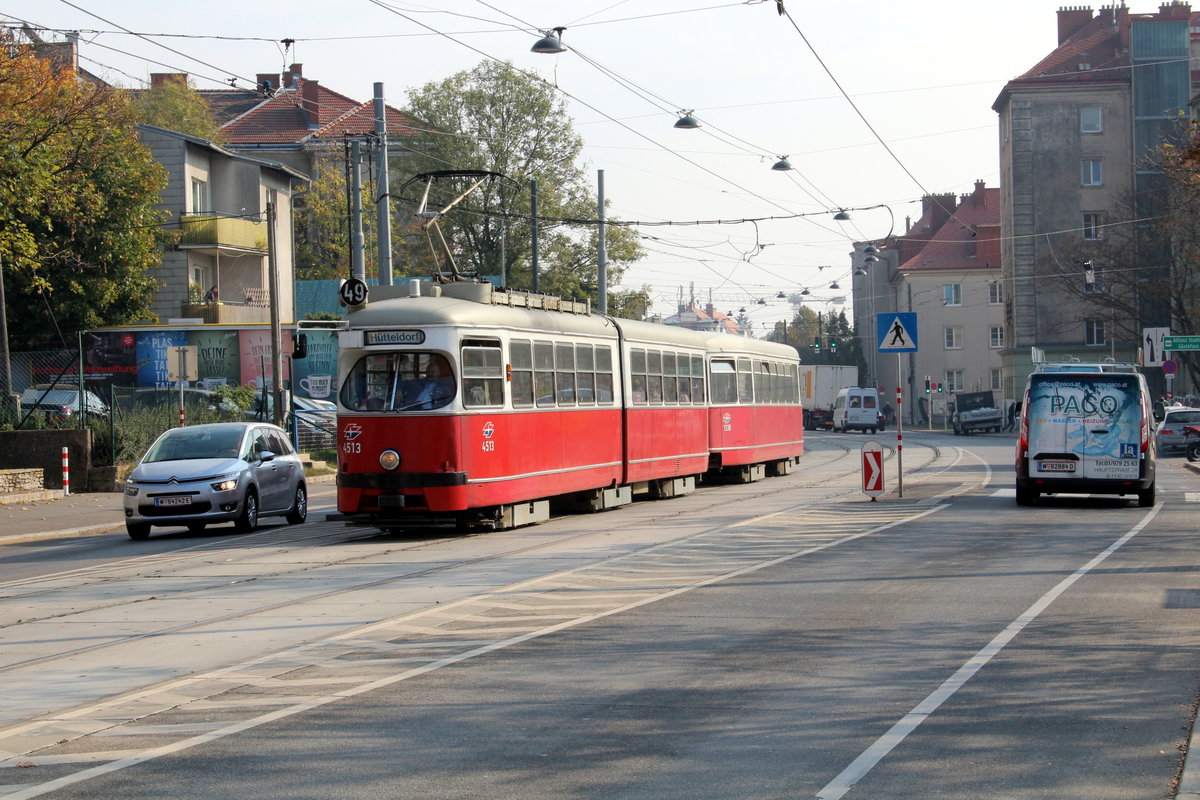 Wien Wiener Linien SL 49 (E1 4513 (Lohnerwerke 1972) + c4 1338 (Bombardier-Rotax 1975)) XIV, Penzing, Hütteldorf, Linzer Straße (Hst. Deutschordenstraße) am 18. Oktober 2018.
