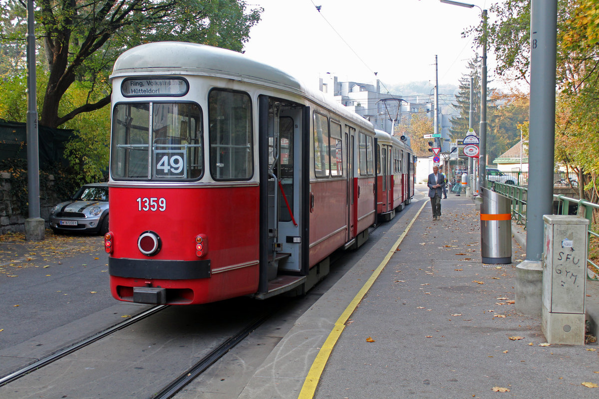 Wien Wiener Linien SL 49 (c4 1359 + E1 4549) XIV, Penzing, Hütteldorf, Endstation Bujattigasse (Einstieg) am 19. Oktober 2018.