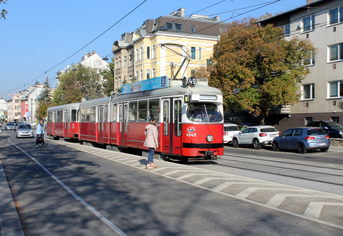 Wien Wiener Linien SL 49 (E1 4549 + c4 1359) XIV, Penzing, Hütteldorf, Linzer Straße (Hst. Deutschordenstraße) am 16. Oktober 2018.