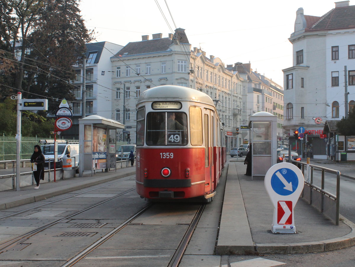 Wien Wiener Linien SL 49 (c4 1359 + E1 4549) XIV, Penzing, Breitensee, Hütteldorfer Straße / Ludwig-Zatzka-Park / S-Bahnhof Breitensee (Hst. Breitensee) am 19. Oktober 2018.