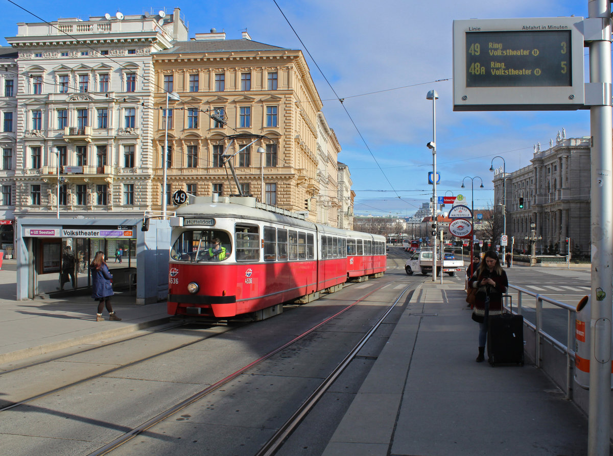 Wien Wiener Linien SL 49 (E1 4536 + c4 1337 (Bombardier-Rotax 1974 bzw. 1975)) VII, Neubau, Burggasse (Hst. Volkstheater) am 14. Feber / Februar 2019.