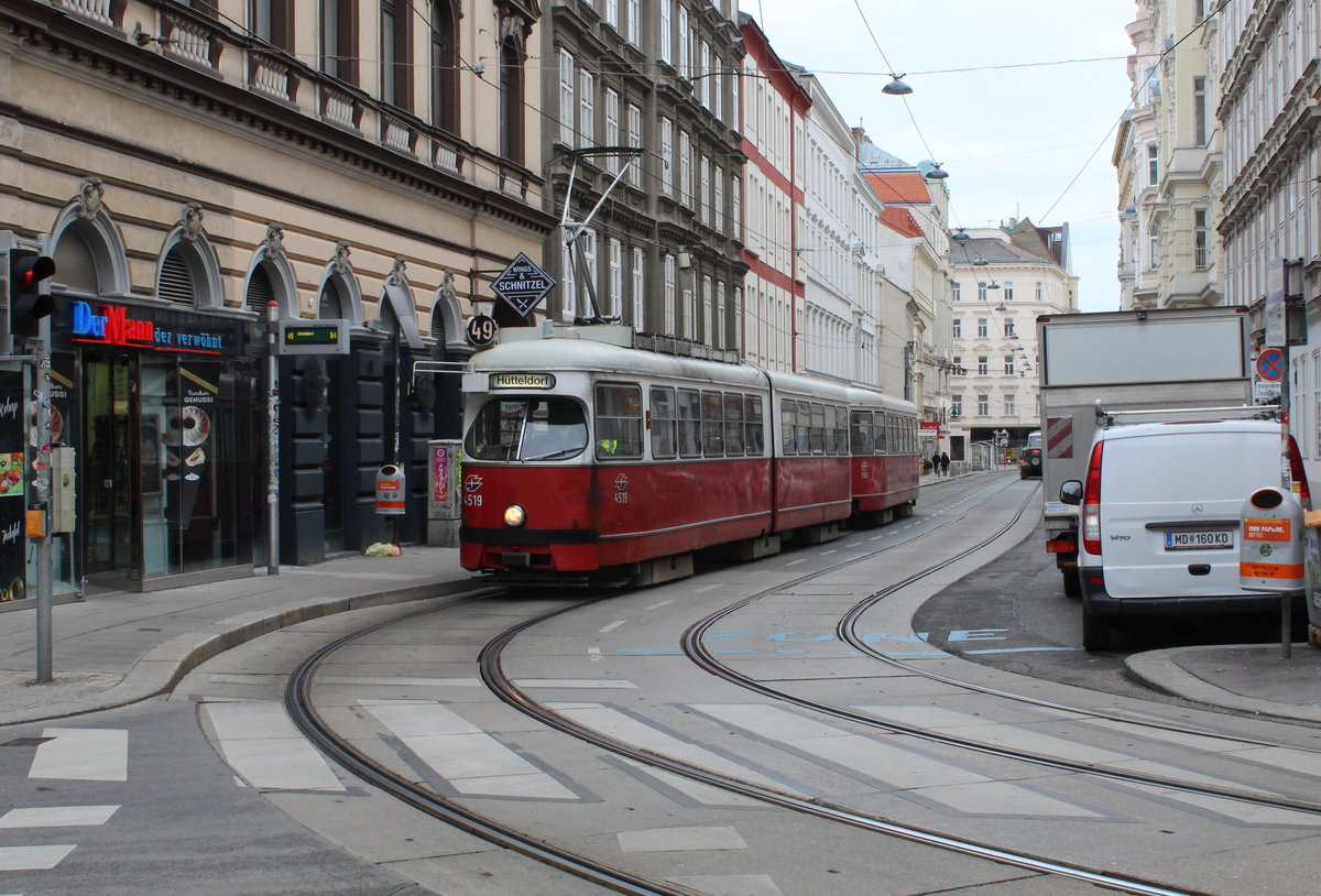 Wien Wiener Linien SL 49 (E1 4519 (Lohnerwerke 1973) + c4 1363 (Bombardier-Rotax, vorm. Lohnerwerke, 1976)) VII, Neubau, Siebensterngasse / Neubaugasse (Hst. Westbahnstraße / Neubaugasse) am 11. Feber / Februar 2019. 