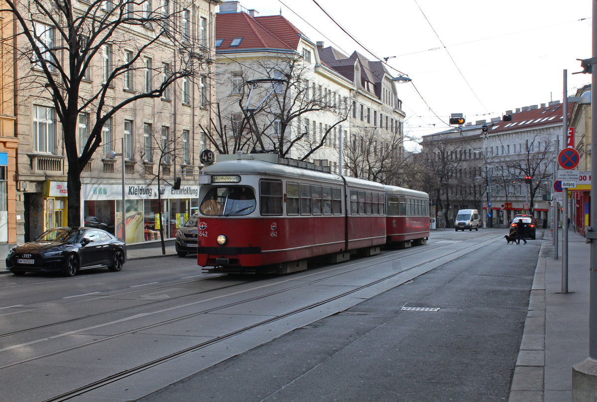 Wien Wiener Linien SL 49 (E1 4542 + c4 1339 (beide: Bombardier-Rotax 1975)) XV, Rudolfsheim-Fünfhaus, Hütteldorfer Straße / Holochergasse am 12. Feber / Februar 2019.