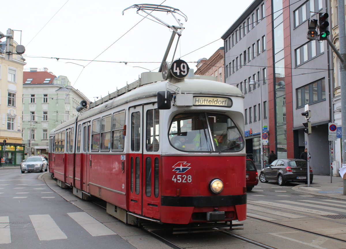 Wien Wiener Linien SL 49 (E1 4528 (Bombardier-Rotax 1973)) XIV, Penzing, Breitensee / XV, Rudolfsheim-Fünfhaus, Hütteldorfer Straße / Schanzstraße am 12. Feber / Februar 2019.