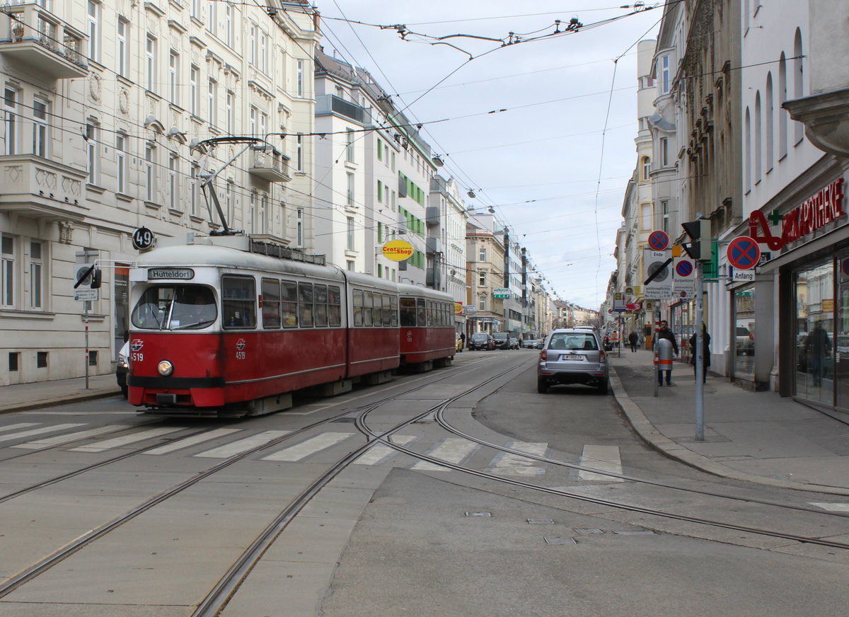Wien Wiener Linien SL 49 (E1 4519 + c4 1363) XIV, Penzing, Breitensee, Hütteldorfer Straße / Kendlerstraße / Drechslergasse am 11. Feber / Februar 2019. - Hersteller und Baujahre der Straßenbahnfahrzeuge: 1) E1 4519: Lohnerwerke 1973; 2) c4 1363: Bombardier-Rotax, vorm. Lohnerwerke, 1976.