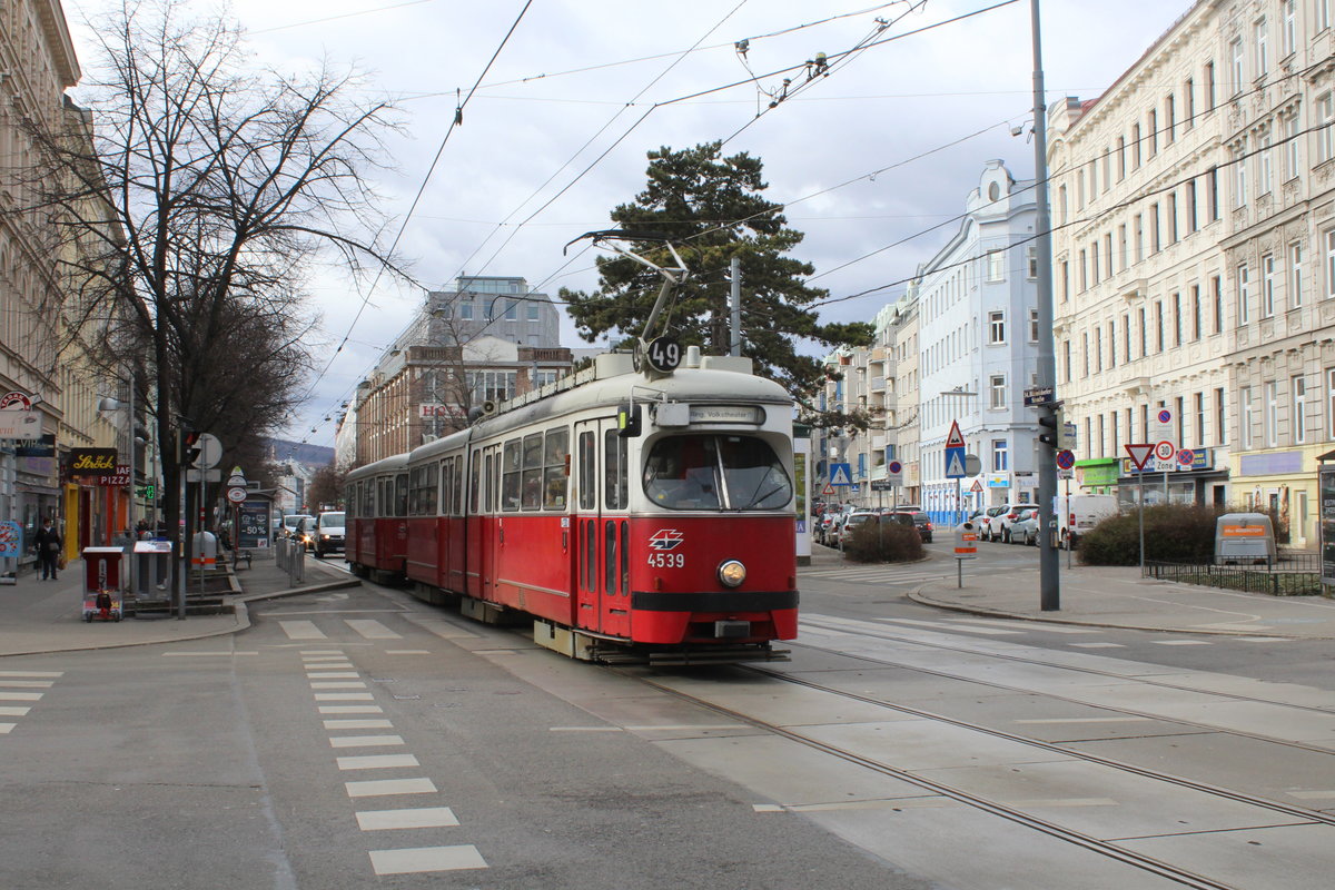 Wien Wiener Linien SL 49 (E1 4539 + c4 1357 (Bombardier-Rotax, vorm. Lohnerwerke, 1974 bzw. 1976)) XIV, Penzing, Breitensee, Hütteldorfer Straße / Ameisgasse / Leyserstraße am 11. Feber / Februar 2019.