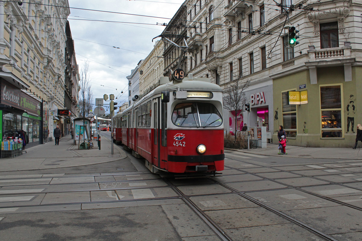Wien Wiener Linien SL 49 (E1 4542 (Bombardier-Rotax 1975)) VII, Neubau, Westbahnstraße / Kaiserstraße am 11. Feber / Februar 2019.