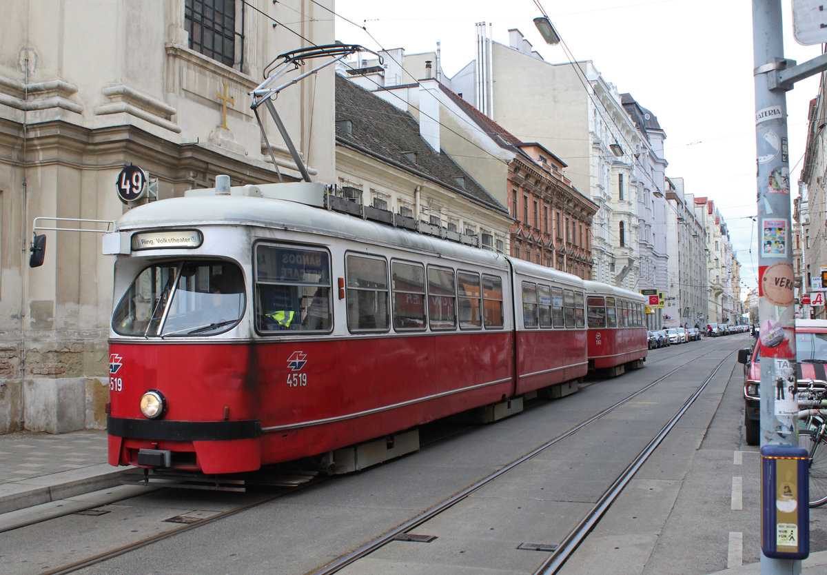 Wien Wiener Linien SL 49 (E1 4519 + c4 1363 (Lohnerwerke 1973 bzw. Bombardier-Rotax, vorm. Lohnerwerke, 1976)) VII, Neubau, Westbahnstraße / Zieglergasse (Hst. Zieglergasse) am 11. Feber / Februar 2019.