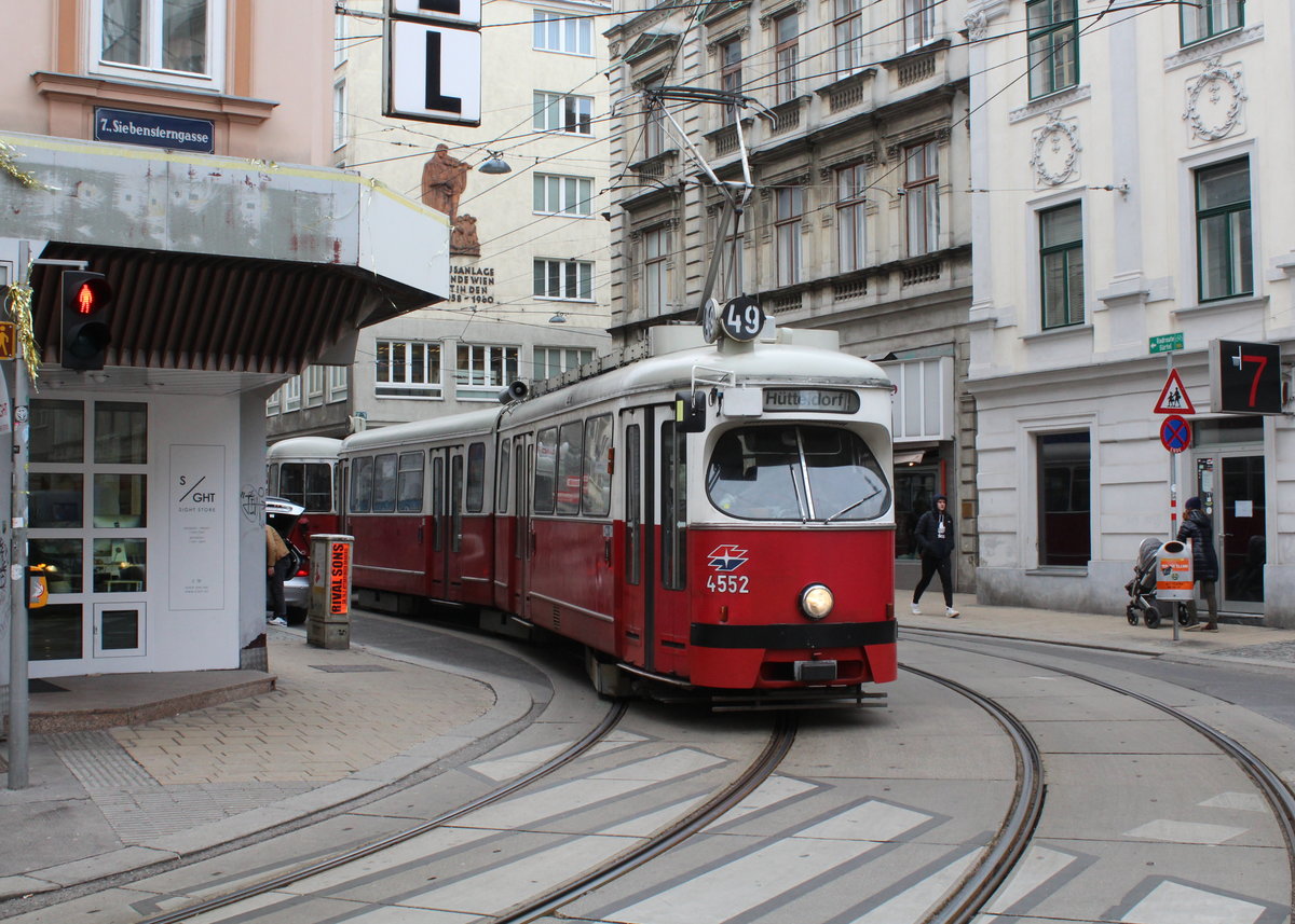 Wien Wiener Linien SL 49 (E1 4552 (Bombardier-Rotax 1976)) VII, Neubaugasse / Siebensterngasse am 11. Feber / Februar 2019.