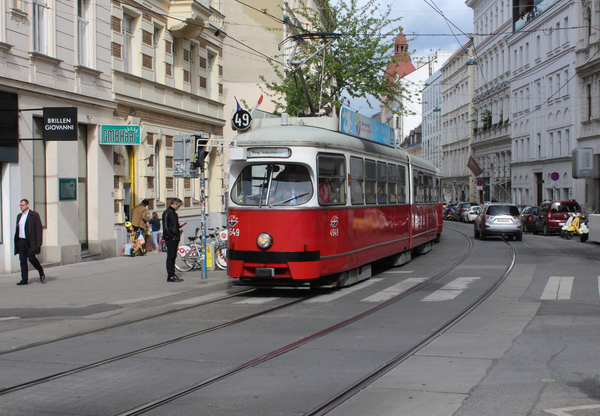 Wien Wiener Linien SL 49 (E1 4549 (Bombardier-Rotax 1975)) VII, Neubau, Siebensterngasse / Kirchengasse / Siebensternplatz am 9. Mai 2019.
