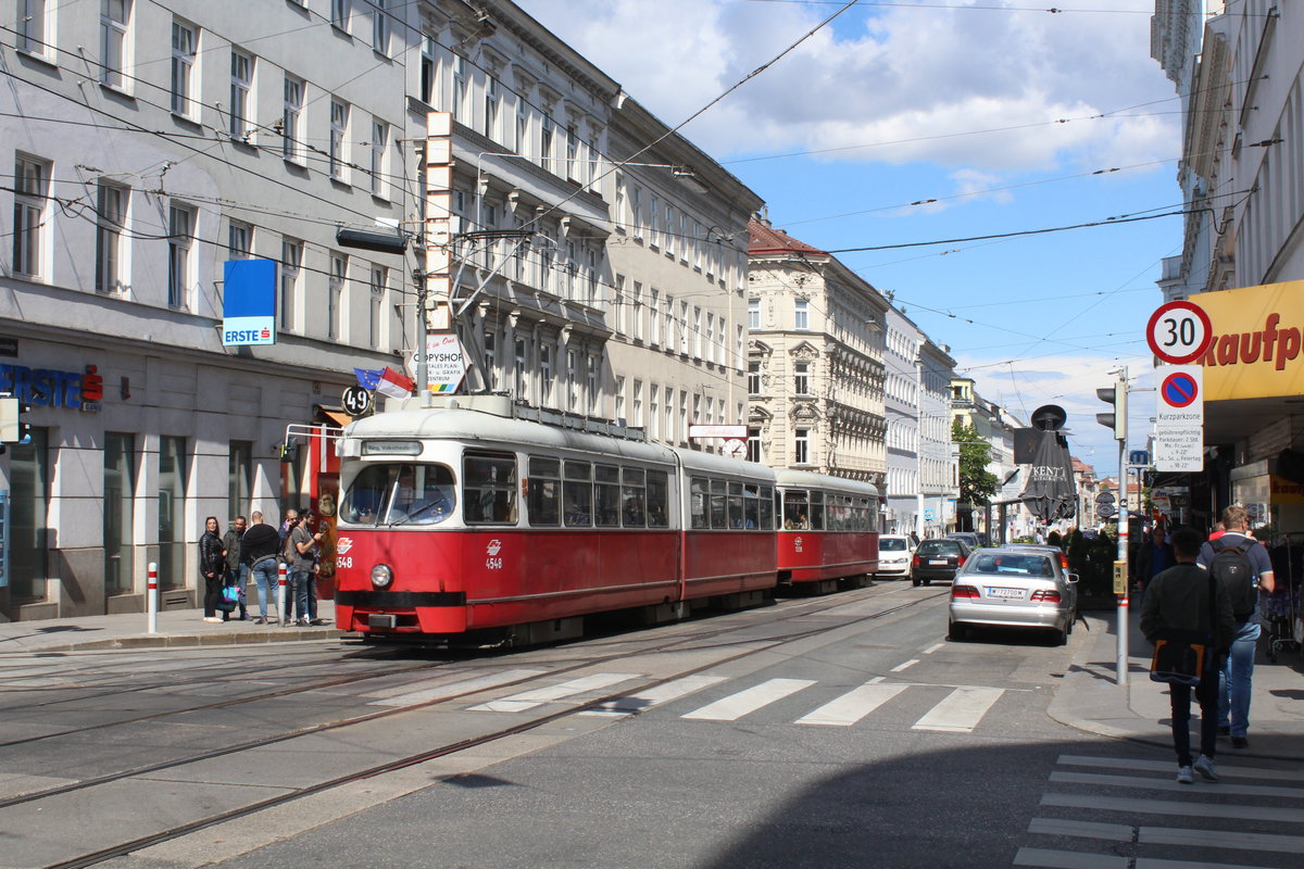 Wien Wiener Linien SL 49 (E1 4548 + c4 1339 (beide: Bombardier-Rotax, vorm. Lohnerwerke, 1975)) XV, Rudolfsheim-Fünfhaus, Fünfhaus, Märzstraße / Schweglerstraße (Hst. Schweglerstraße) am 10. Mai 2019. - Die Schweglerstraße erhielt 1875 ihre Bezeichnung nach dem Kaffeesieder Johann Schwegler (1820 bis 1903), der in den Jahren 1872 - 1879 
Bürgermeister von Rudolfsheim war.  