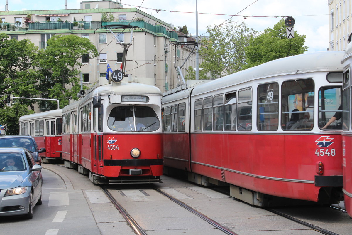 Wien Wiener Linien SL 49 (E1 4554 + c4 1356 / E1 4548 (+ c4 1339)) XV, Rudolfsheim-Fünfhaus, Hütteldorfer Straße / Johnstraße am 10. Mai 2019. 