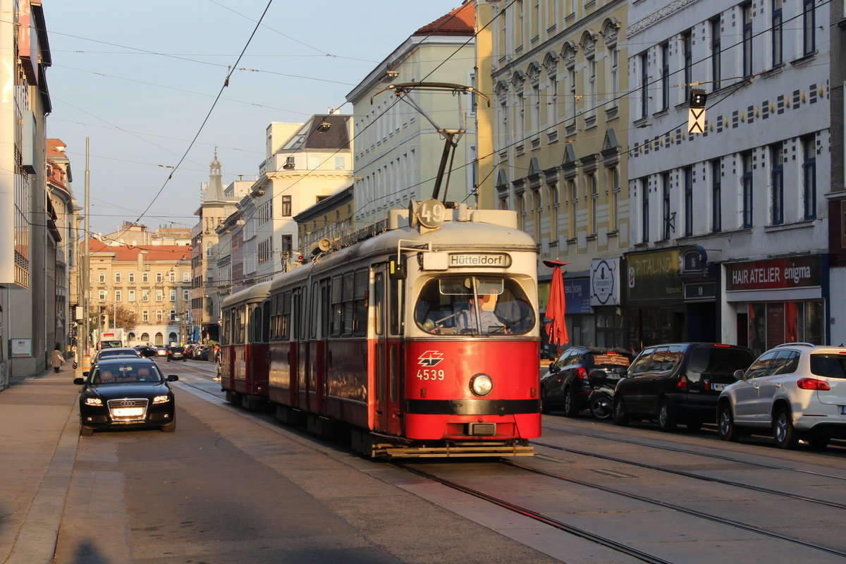 Wien Wiener Linien SL 49 (E1 4539 + c4 1357 (Bombardier-Rotax 1974 bzw. 1976)) XV, Rudolfsheim-Fünfhaus, Märzstraße am 18. Oktober 2019. 