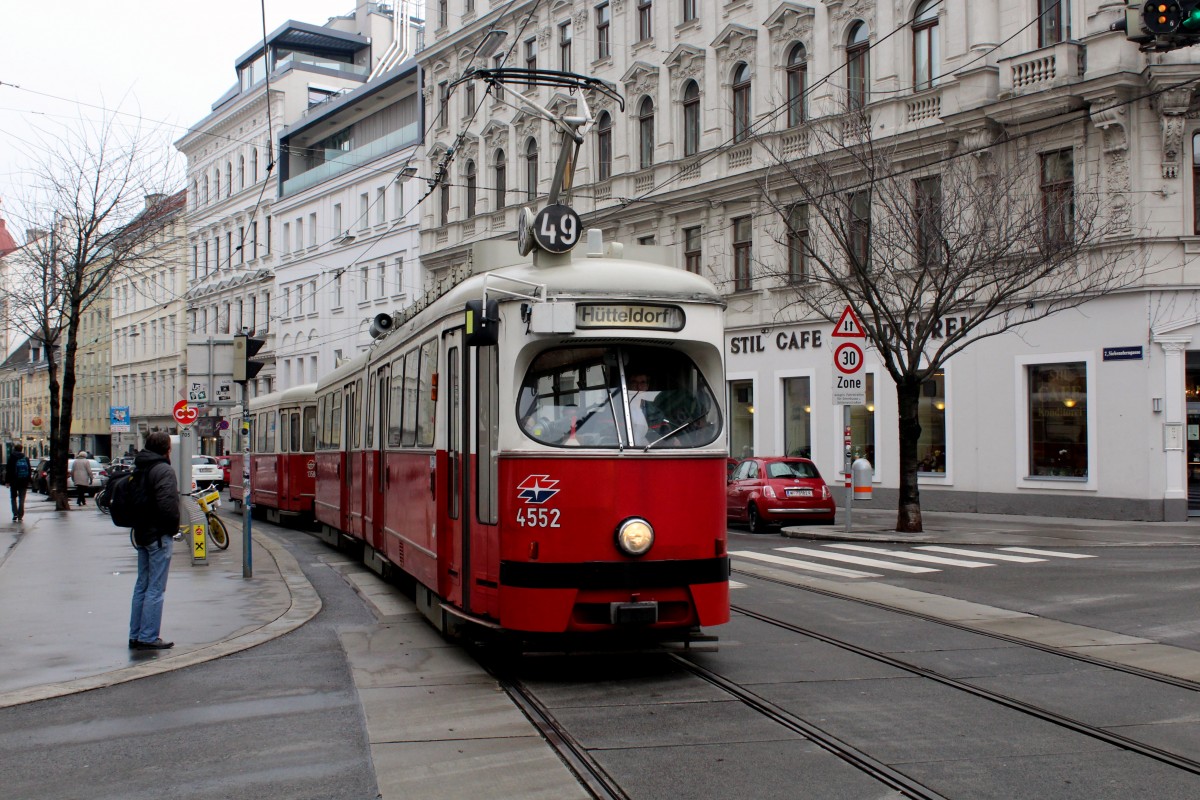 Wien Wiener Linien SL 49 (E1 4552 (Rotax 1976) + c4 1358 (Rotax 1976)) Siebensternplatz am 19. Februar 2016.