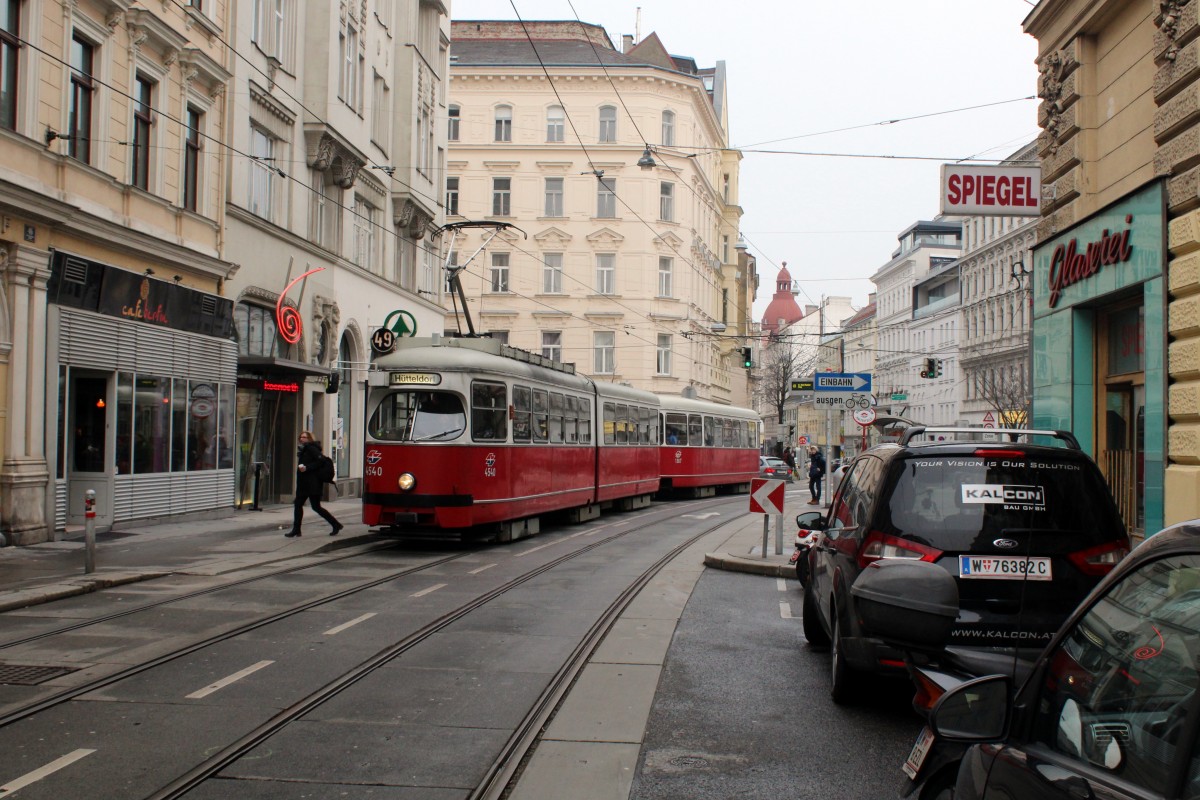Wien Wiener Linien SL 49 (E1 4540 (Rotax 1975) + c4 1367 (Rotax 1977)) Siebensterngasse / Siebensternplatz am 19. Februar 2016.