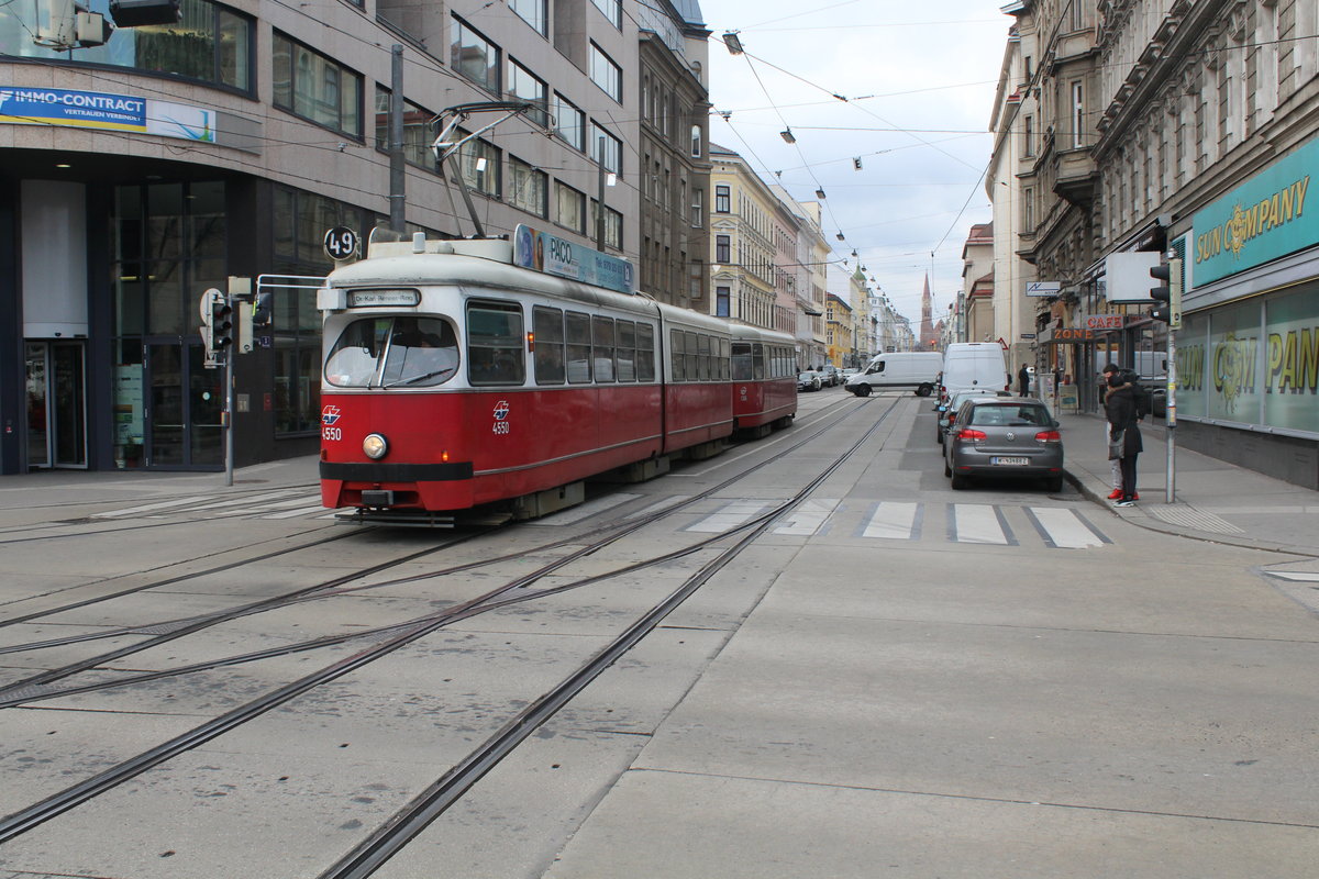 Wien Wiener Linien SL 49 (E1 4550 + c4 1366) Rudolfsheim-Fünfhaus, Märzstraße / Neubaugürtel am 16. Februar 2016.
