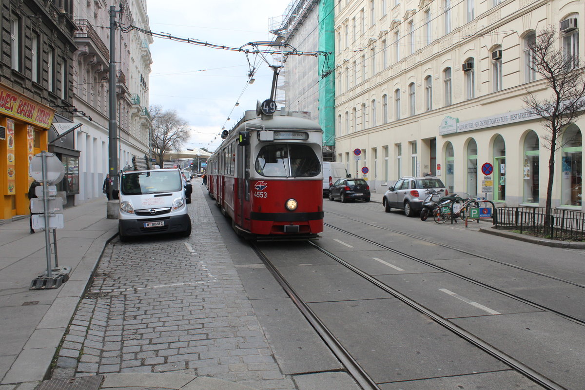 Wien Wiener Linien SL 49 (E1 4553 + c4 1360) Neubau, Westbahnstraße am 16. Februar 2016.