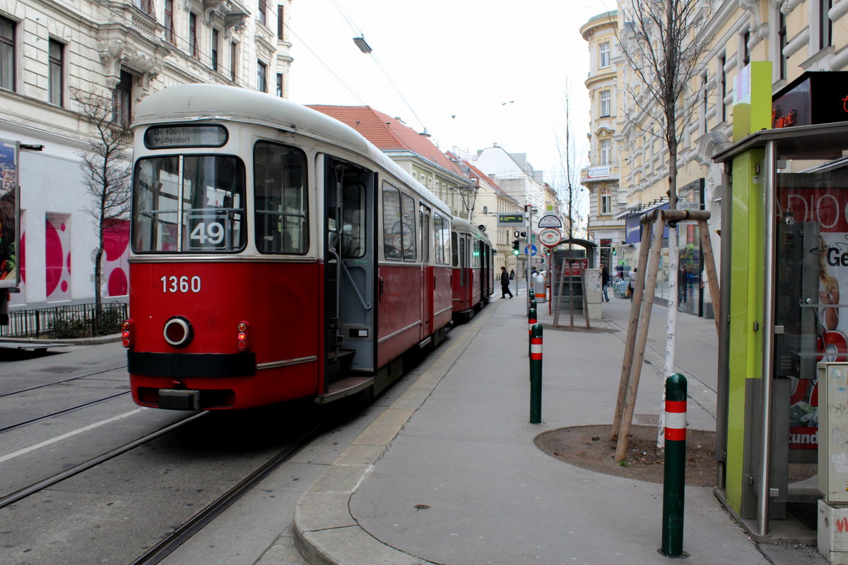 Wien Wiener Linien SL 49 (c4 1360 + E1 4553) Neubau, Westbahnstraße (Hst. Kaiserstraße / Westbahnstraße - in Richtung Dr.-Karl-Renner-Ring) am 16. Februar 2016.