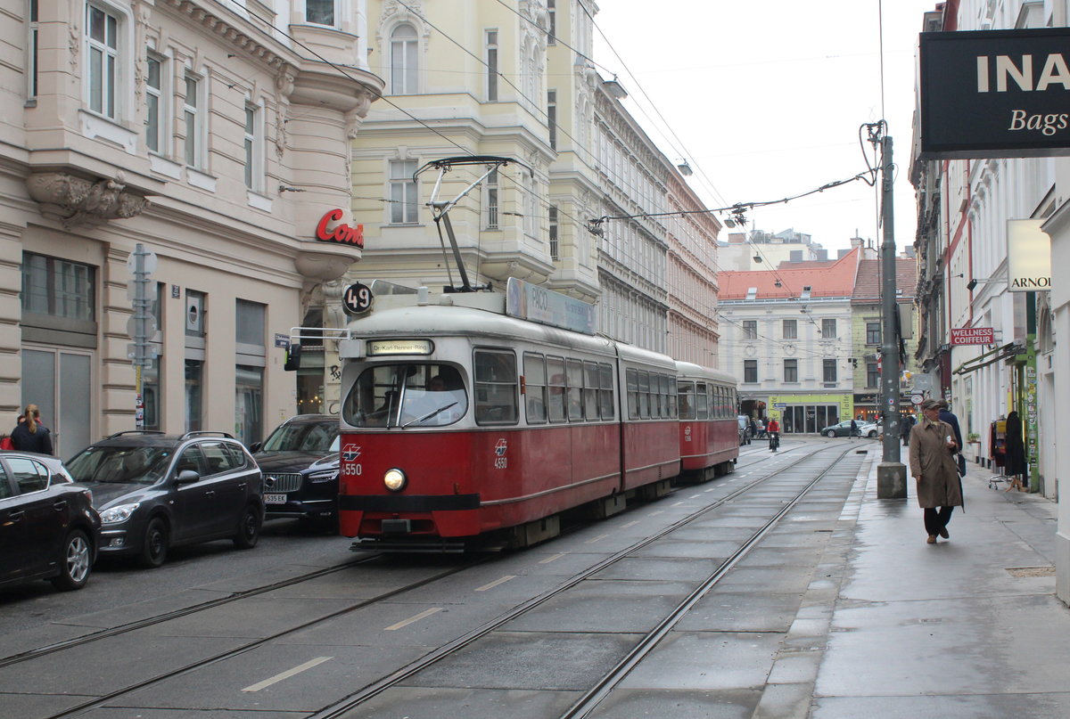 Wien Wiener Linien SL 49 (E1 4550 + c4 1366) Neubau, Siebensterngasse / Zollergasse am 19. Februar 2016.