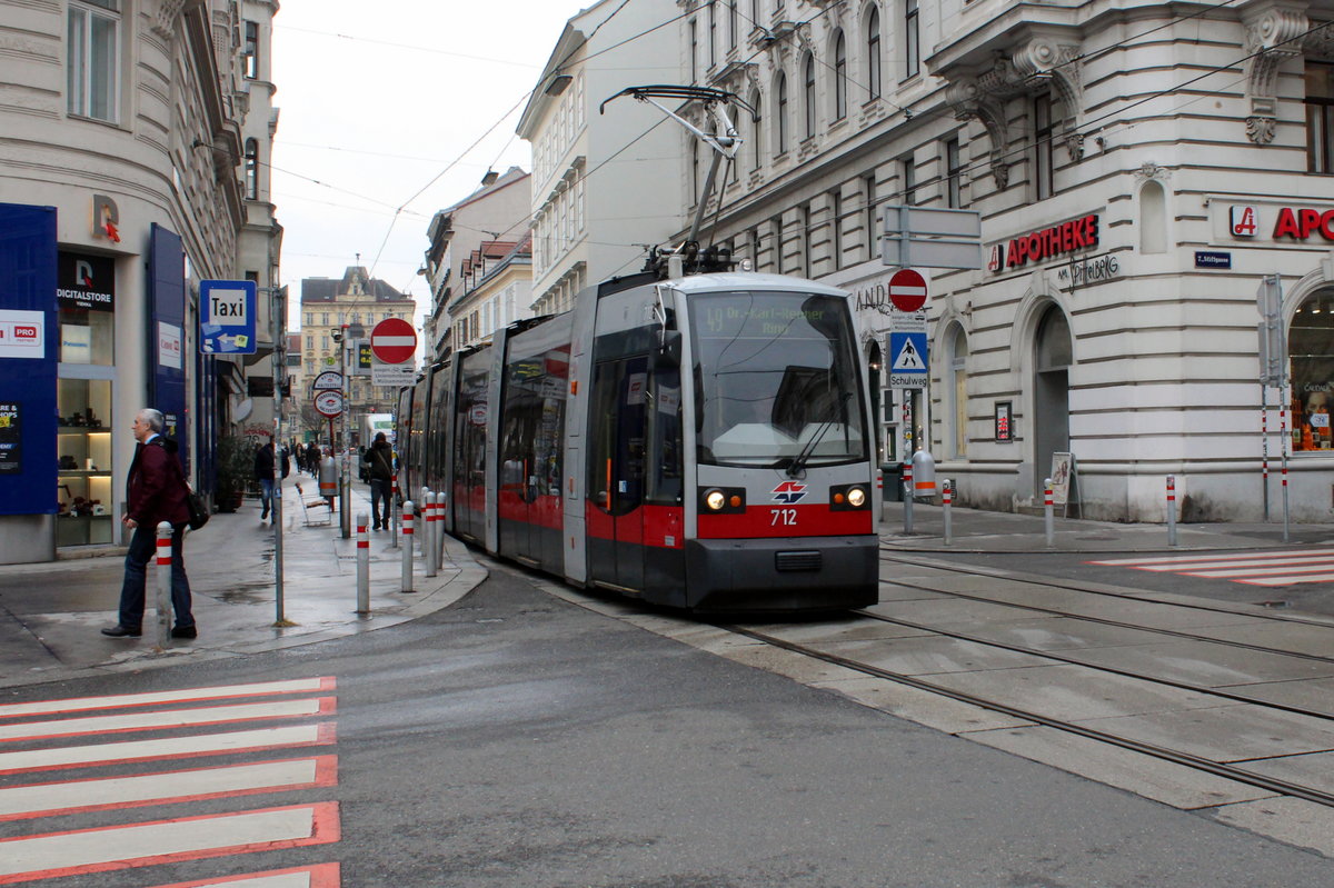 Wien Wiener Linien SL 49 (B1 712) Siebensterngasse / Stiftgasse am 19. Februar 2016.