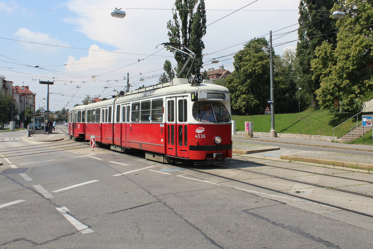 Wien Wiener Linien SL 49 (E1 4536 + c4 1373) Penzing (14. (XIV) Bezirk), Ober-Baumgarten, Hütteldorfer Straße / Linzer Straße am 26. Juli 2016.