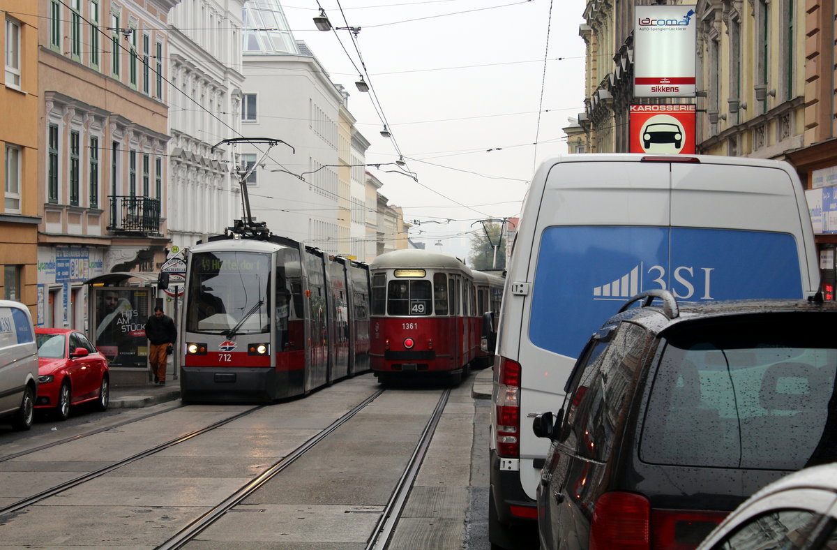 Wien Wiener Linien SL 49 (B1 712 / c4 1370 + E1 4539) XV, Rudolfsheim-Fünfhaus, Huglgasse am 19. Oktober 2016.