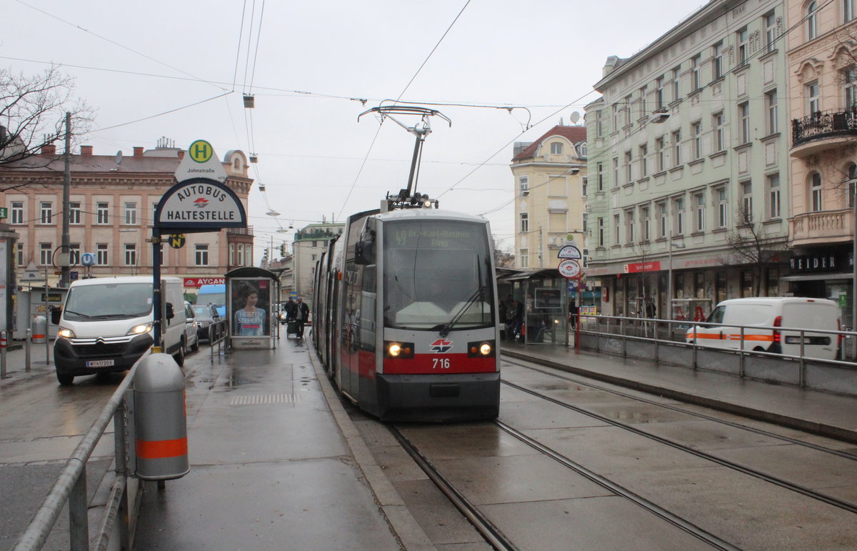 Wien Wiener Linien SL 49 (B1 716) XV, Rudolfsheim-Fünfhaus, Hütteldorfer Straße (Hst. Johnstraße) am 17. Februar 2016.
