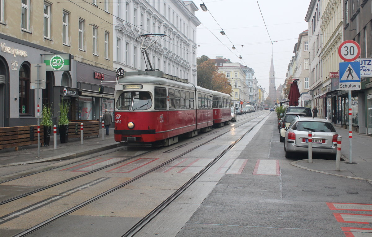 Wien Wiener Linien SL 49 (E1 4530 + c4 1365) XV, Rudolfsheim-Fünfhaus, Märzstraße / Beingasse am 19. Oktober 2016.