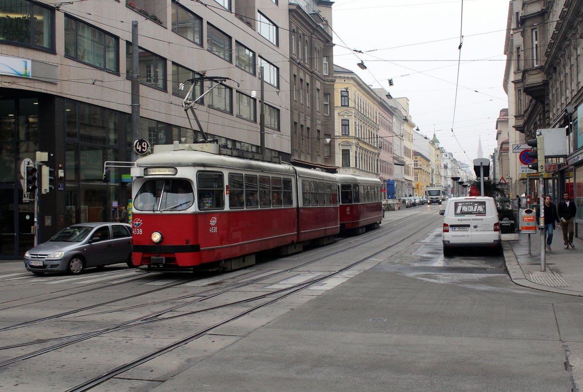 Wien Wiener Linien SL 49 (E1 4538 + c4 1359) XV, Rudolfsheim-Fünfhaus, Märzstraße / Neubaugürtel am 19. Oktober 2016.