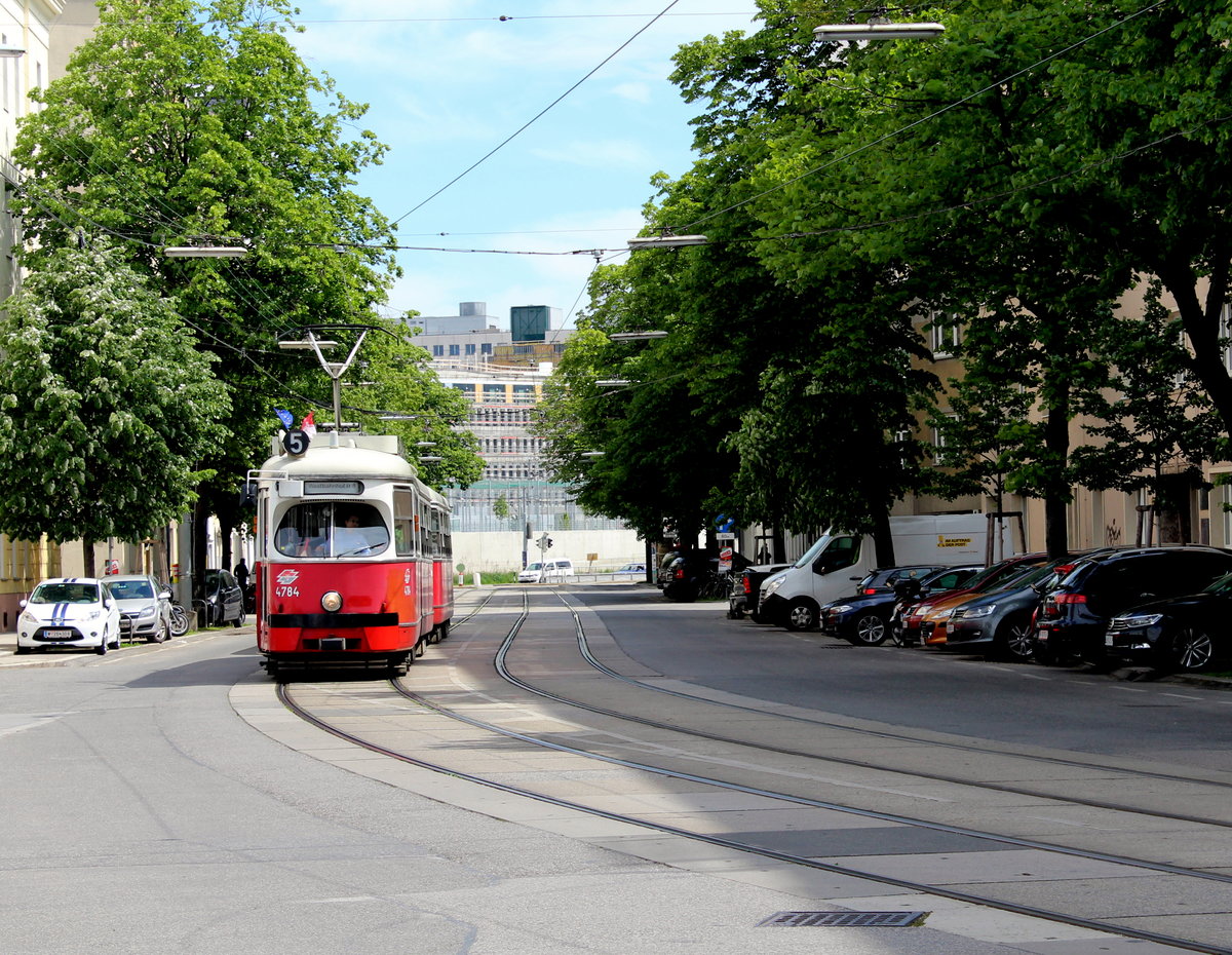 Wien Wiener Linien SL 5 (E1 4784 + c4 1306) II, Leopoldstadt, Am Tabor / Alliiertenstraße / Trunnerstraße am 13. Mai 2017.