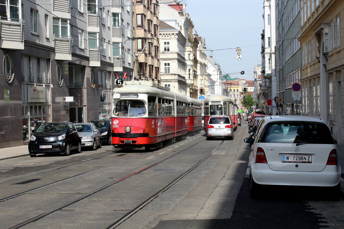 Wien Wiener Linien SL 5 (E1 4784 + c4 1336) VIII, Josefstadt, Laudongasse am 28. Juni 2017. 