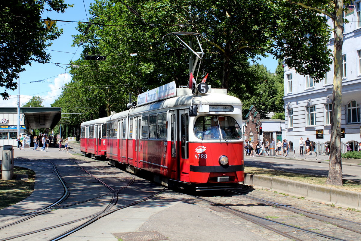 Wien Wiener Linien SL 5 (E1 4788 + c4 1314) Neubaugürtel / Mariahilfer Straße am 1. Juli 2017.