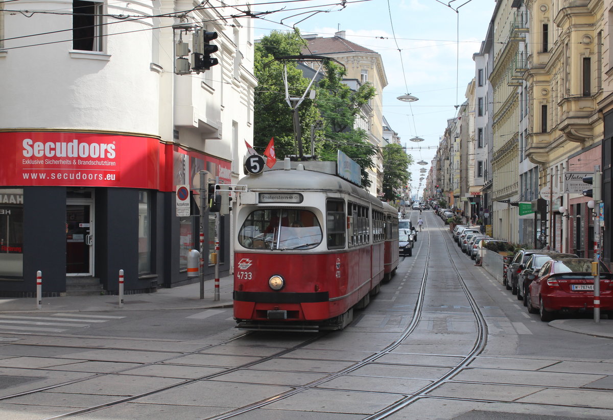 Wien Wiener Linien SL 5 (E1 4733 + c4 1327) VII, Neubau, Kaiserstraße / Lerchenfelder Straße am 27. Juni 2017.