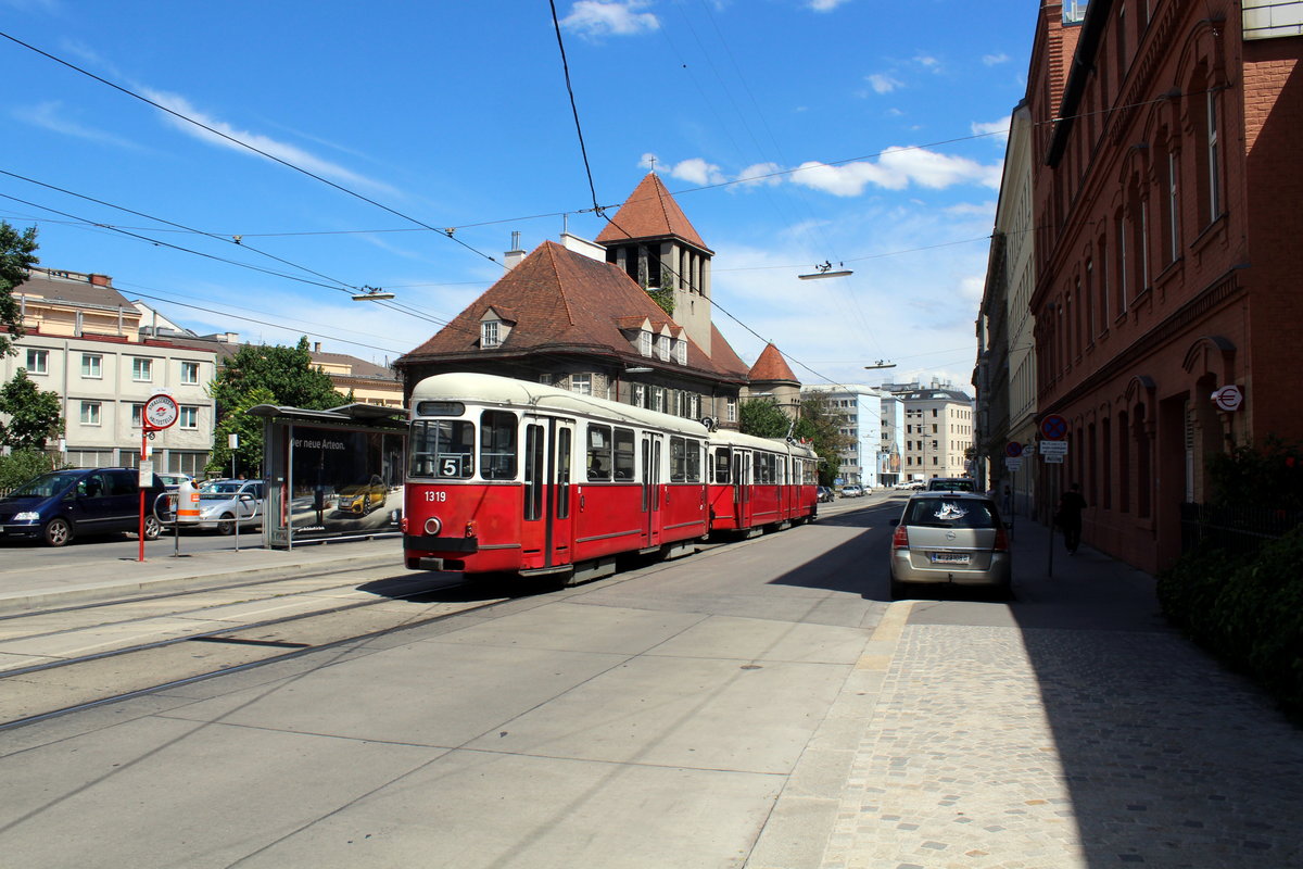 Wien Wiener Linien SL 5 (c4 1319 + E1 4844) II, Leopoldstadt, Am Tabor am 30. Juni 2017.