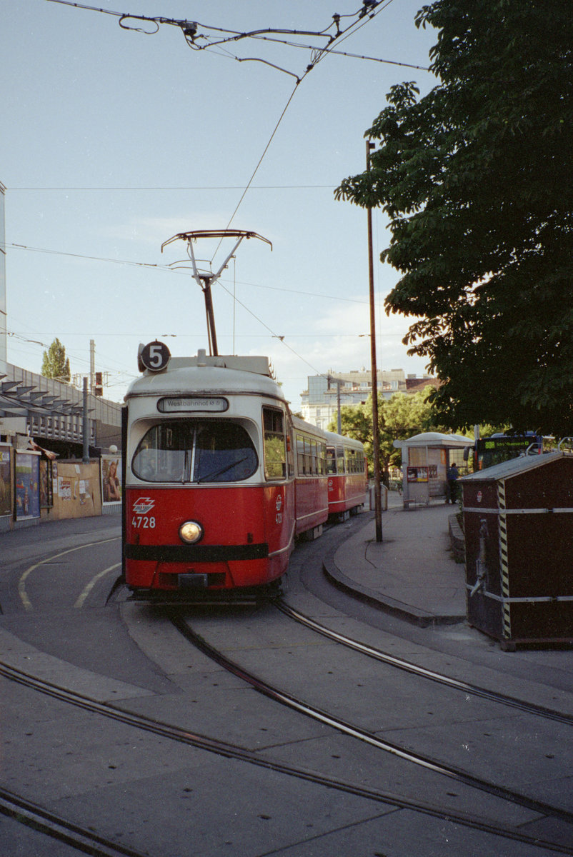 Wien Wiener Linien SL 5 (E1 4728 + c4 1304) II, Leopoldstadt, Praterstern am 25. Juli 2007. - Scan von einem Farbnegativ. Film: Agfa Vista 200. Kamera: Leica C2.